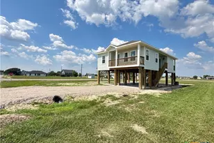 638 Swallow, Palacios, TX 77465 - Photo 3