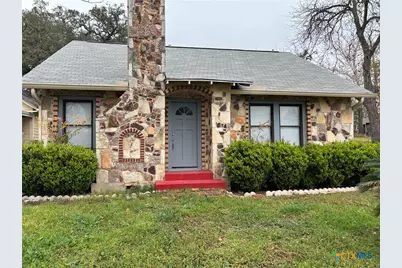 816 S Austin Street, Seguin, TX 78155 - Photo 1