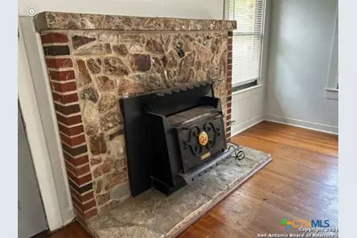 816 S Austin Street, Seguin, TX 78155 - Photo 3