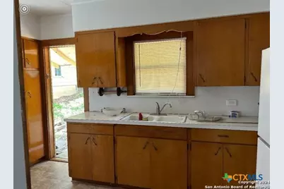 816 S Austin Street, Seguin, TX 78155 - Photo 5