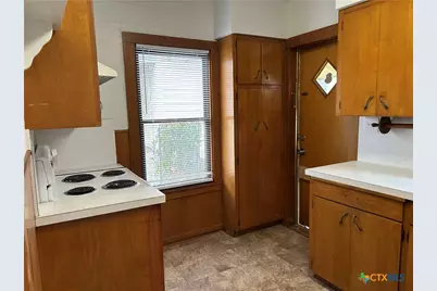 816 S Austin Street, Seguin, TX 78155 - Photo 9