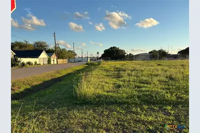 302 W Fannin Street, Refugio, TX 78377 - Photo 3