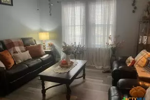 606 Schwab St, Yoakum, TX 77995 - Photo 5