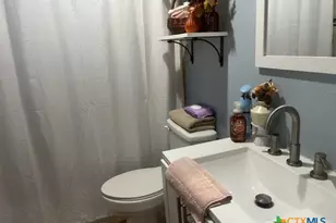 606 Schwab St, Yoakum, TX 77995 - Photo 7