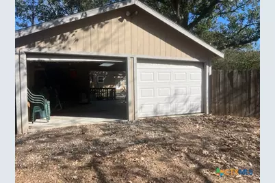 606 Schwab Street, Yoakum, TX 77995 - Photo 11