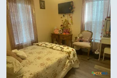 606 Schwab Street, Yoakum, TX 77995 - Photo 3