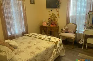 606 Schwab St, Yoakum, TX 77995 - Photo 3