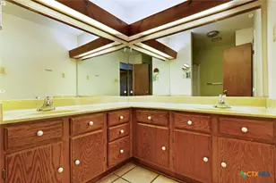 25 County Rd 427, Stockdale, TX 78160 - Photo 27