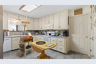 949 Burges Street, Seguin, TX 78155 - Photo 17