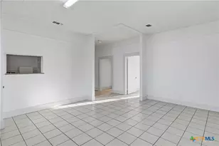 613&615 E Ct St, Seguin, TX 78155 - Photo 5