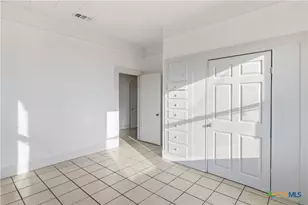 613&615 E Ct St, Seguin, TX 78155 - Photo 7