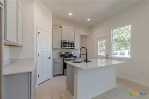 624 Stratton Ave, Seguin, TX 78155 - Photo 11