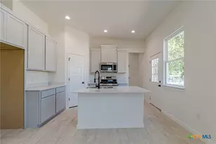 624 Stratton Ave, Seguin, TX 78155 - Photo 7