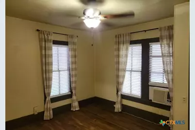 121 N Avenue G, Shiner, TX 77984 - Photo 5