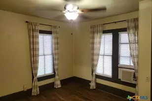 121 N Ave G, Shiner, TX 77984 - Photo 5