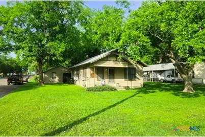 121 N Avenue G, Shiner, TX 77984 - Photo 1