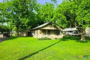 121 N Ave G, Shiner, TX 77984 - Photo 1
