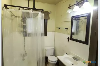 121 N Avenue G, Shiner, TX 77984 - Photo 7