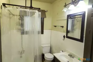 121 N Ave G, Shiner, TX 77984 - Photo 7