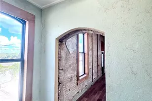 123 W May St, Yoakum, TX 77995 - Photo 7