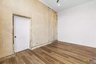 123 W May St, Yoakum, TX 77995 - Photo 15