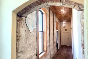 123 W May St, Yoakum, TX 77995 - Photo 9