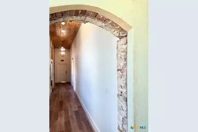 123 W May Street #2, Yoakum, TX 77995 - Photo 9