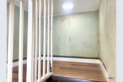 123 W May Street #2, Yoakum, TX 77995 - Photo 5