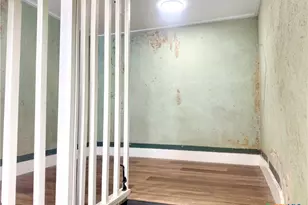 123 W May St, Yoakum, TX 77995 - Photo 5