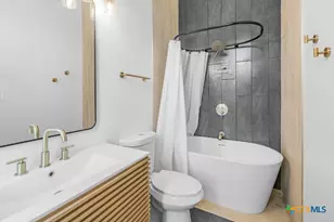 123 W May St, Yoakum, TX 77995 - Photo 17