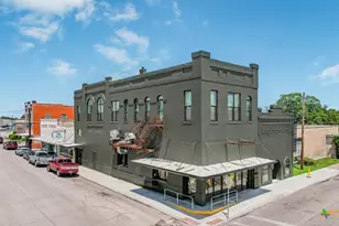 123 W May St, Yoakum, TX 77995 - Photo 1