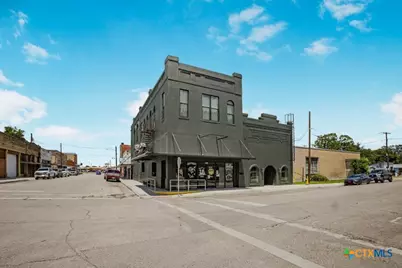 123 W May Street, Yoakum, TX 77995 - Photo 1