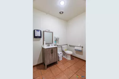 123 W May Street, Yoakum, TX 77995 - Photo 23