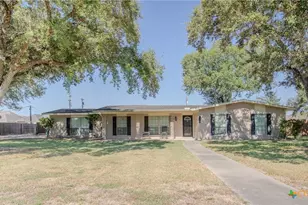 206 Yucca Dr, Victoria, TX 77904 - Photo 1