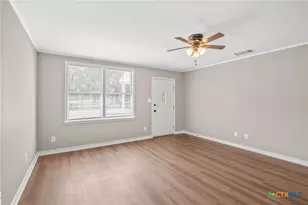 939 N San Patricio St, Goliad, TX 77963 - Photo 5