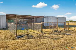 672 Co Rd 447, Waelder, TX 78959 - Photo 43