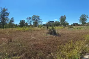 921 Country Club Dr, Seguin, TX 78155 - Photo 11