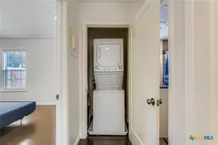 969 N Liberty Ave, New Braunfels, TX 78130 - Photo 9