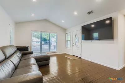 969 N Liberty Avenue, New Braunfels, TX 78130 - Photo 1