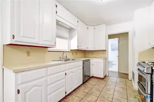 121 Hillcrest Dr, Luling, TX 78648 - Photo 9