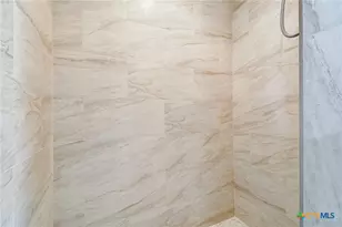 121 Hillcrest Dr, Luling, TX 78648 - Photo 15