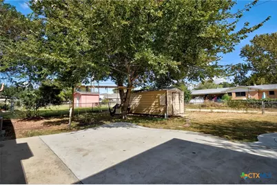 121 Hillcrest Drive, Luling, TX 78648 - Photo 23