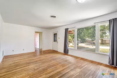 121 Hillcrest Drive, Luling, TX 78648 - Photo 5