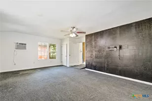 121 Hillcrest Dr, Luling, TX 78648 - Photo 13