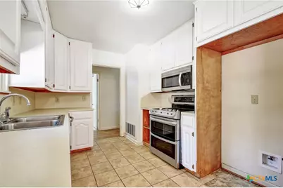 121 Hillcrest Drive, Luling, TX 78648 - Photo 11