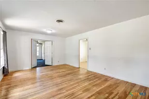 121 Hillcrest Dr, Luling, TX 78648 - Photo 3