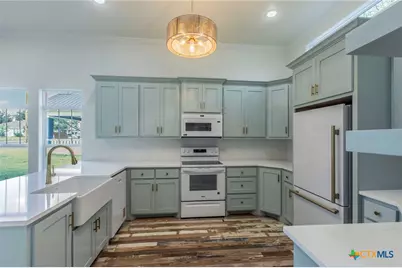 413 S Lutterloh Avenue, Gatesville, TX 76528 - Photo 7