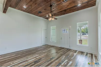 413 S Lutterloh Avenue, Gatesville, TX 76528 - Photo 9