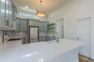 413 S Lutterloh Ave, Gatesville, TX 76528 - Photo 5