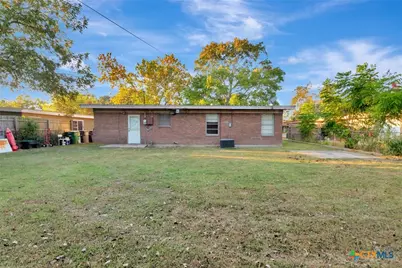 711 Hybiscus Lane, Victoria, TX 77904 - Photo 9